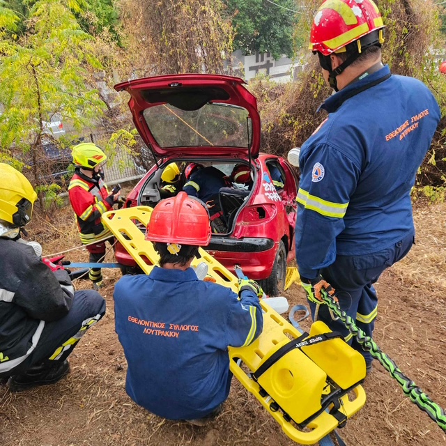Loutraki Fire Δασοπυρόσβεση